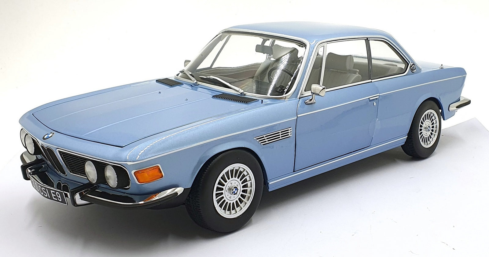 KK Scale 1/12 Scale KKDC120193A - 1971 BMW 3.0 CSi (E9) - Lt. Met. Blue