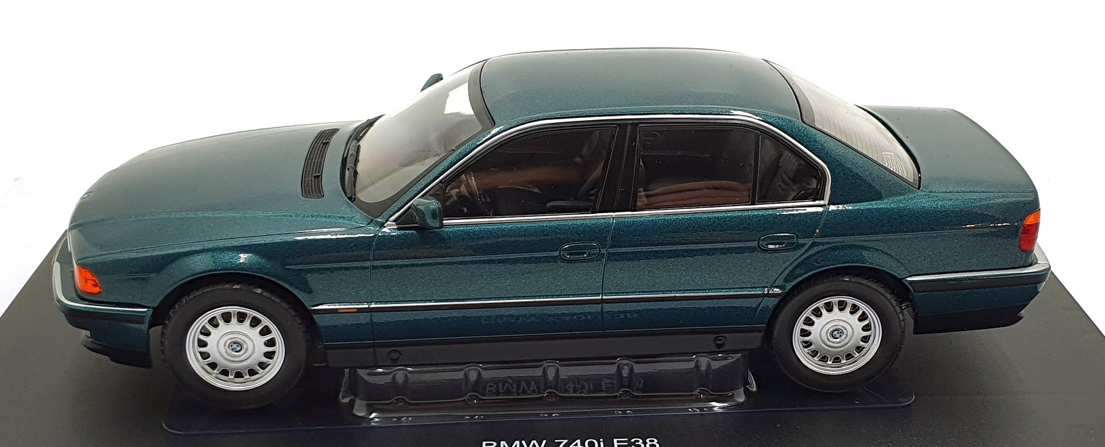 KK Scale 1/18 Scale KKDC180368 - BMW 740i E38 - Met. Green