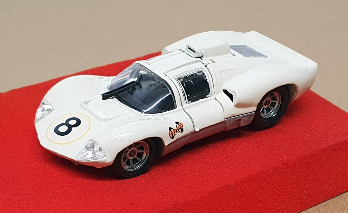 Verem 1/43 Scale Diecast Model 401 - Chaparral 2D Race Car #8 - White