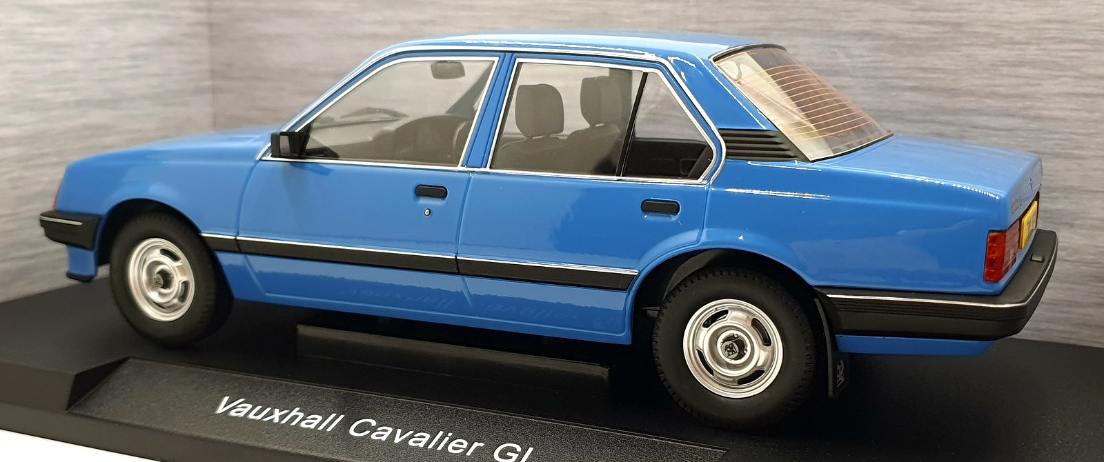 Model Car Group 1/18 Scale MCG18648 - Vauxhall Cavalier L - Blue