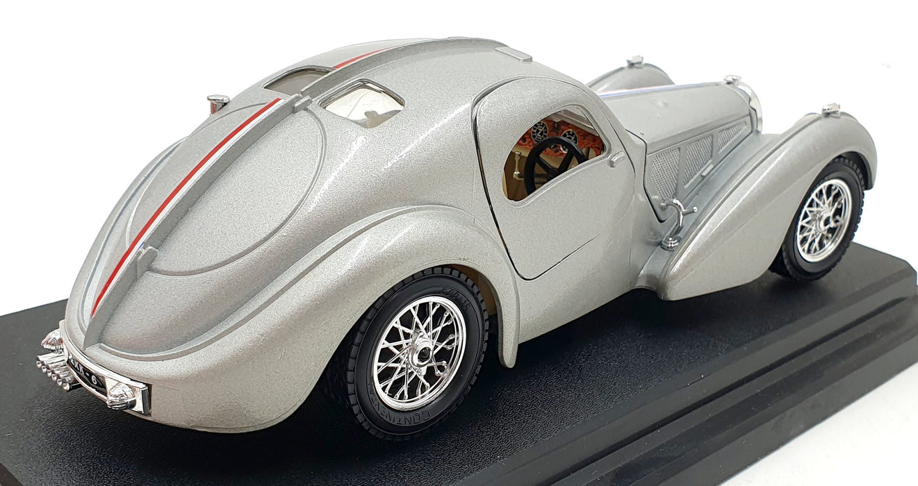 Burago 1/24 Scale Diecast 1503 - 1936 Bugatti Atlantic - Silver