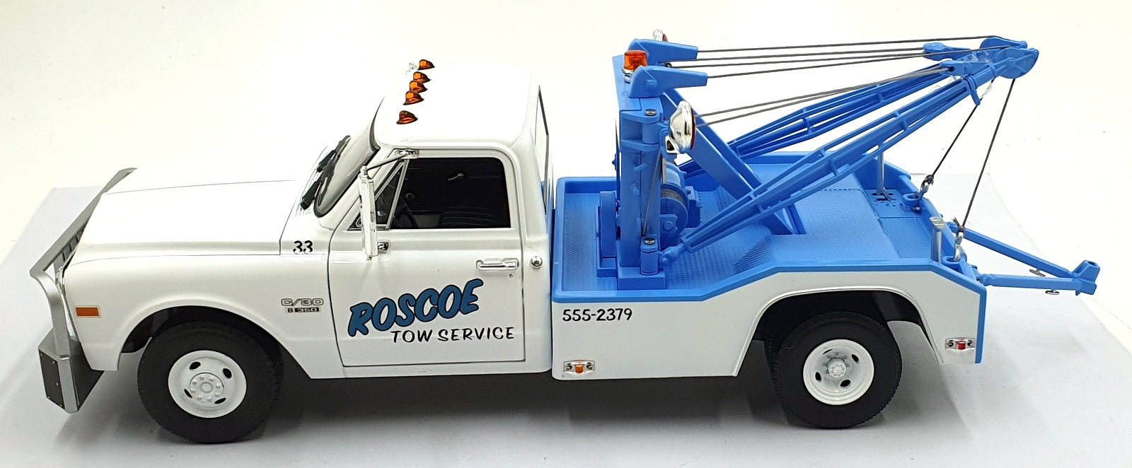 Greenlight 1/18 Scale 13684 - 1969 Chevrolet C-30 Dually Wrecker Starsky & Hutch