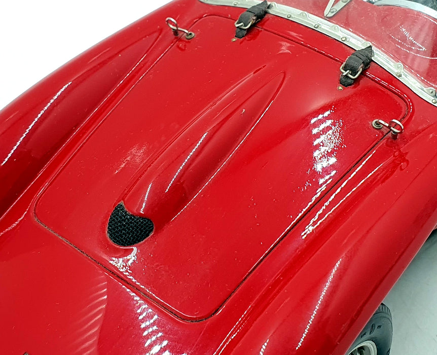 CMC 1/18 Scale Diecast M-071 - 1958 Ferrari Testa Rossa Pontoon Fender - Red