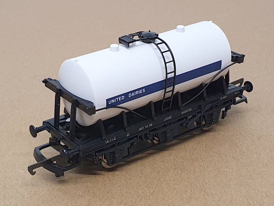 Lima OO Gauge (1/76) L305703 - 3 Axle Tank Wagon United Dairies - White