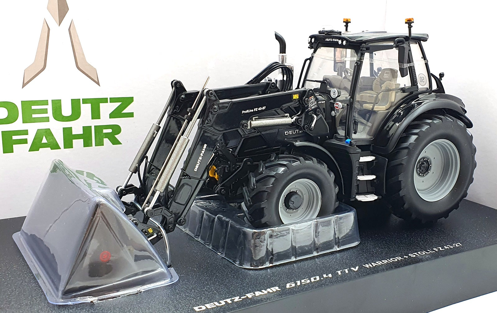 Universal Hobbies 1/32 Scale UH6862 Deutz-Fahr 61.50.4 TTV Warrior + Stoll FZ