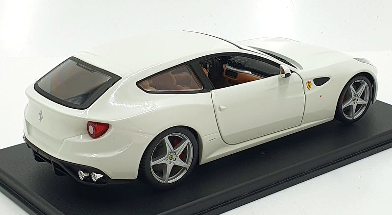 Burago 1/24 Scale Diecast 191223Q - 2011 Ferrari FF - White