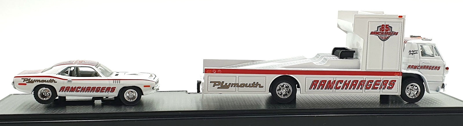 Castline M2 Machines 1/64 Scale R66 '66 Dodge L600 COE & '71 Plymouth HEMI Cuda