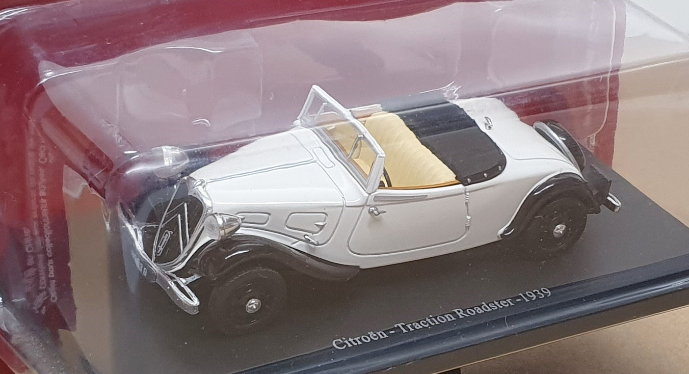 Altaya 1/43 Scale CT1939 - 1939 Citroen Traction Roadster - White/Black
