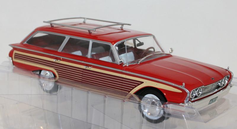 Model Car Group 1/18 Scale MCG18074 - Ford Country Squire - Red