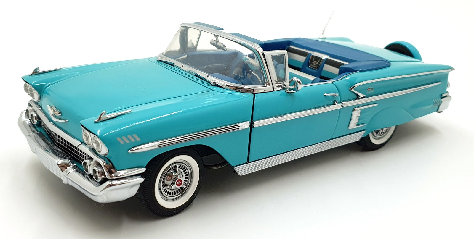 Danbury Mint 1/24 Scale D29724 - 1958 Chevrolet Impala - Turquoise