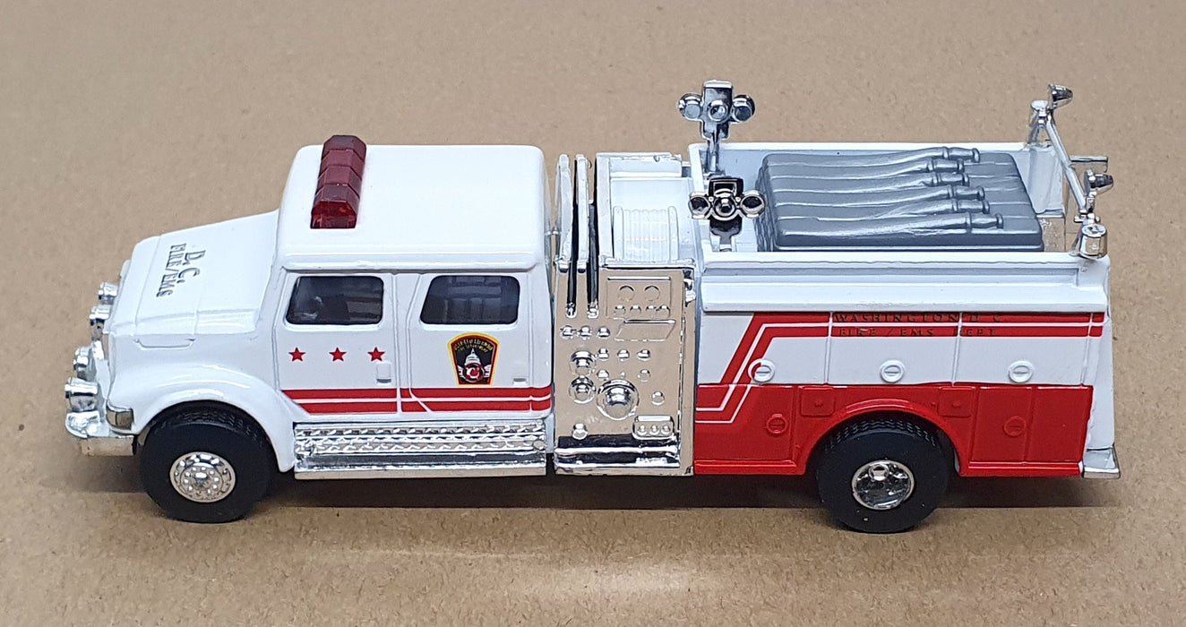 Road Champs 1/64 Scale 64605 - International Fire Truck Washington - Red/White