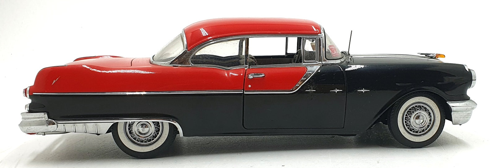 Sun Star 1/18 Scale 5042 - 1955 Pontiac Star Chief - Bolero Red/Raven Black