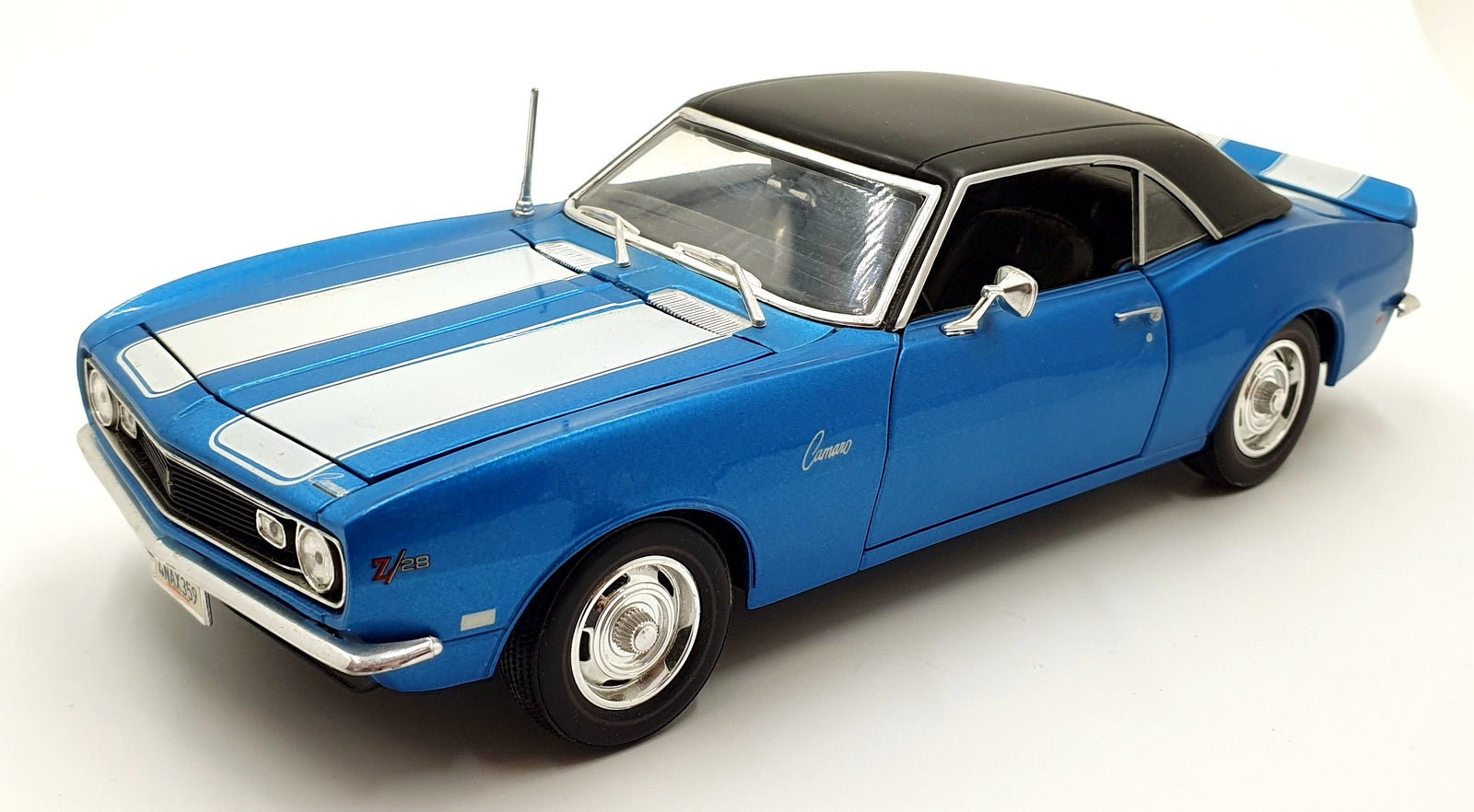 Maisto 1/18 Scale Diecast 14126C - 1968 Chevrolet Camaro Z/28 - Blue/White