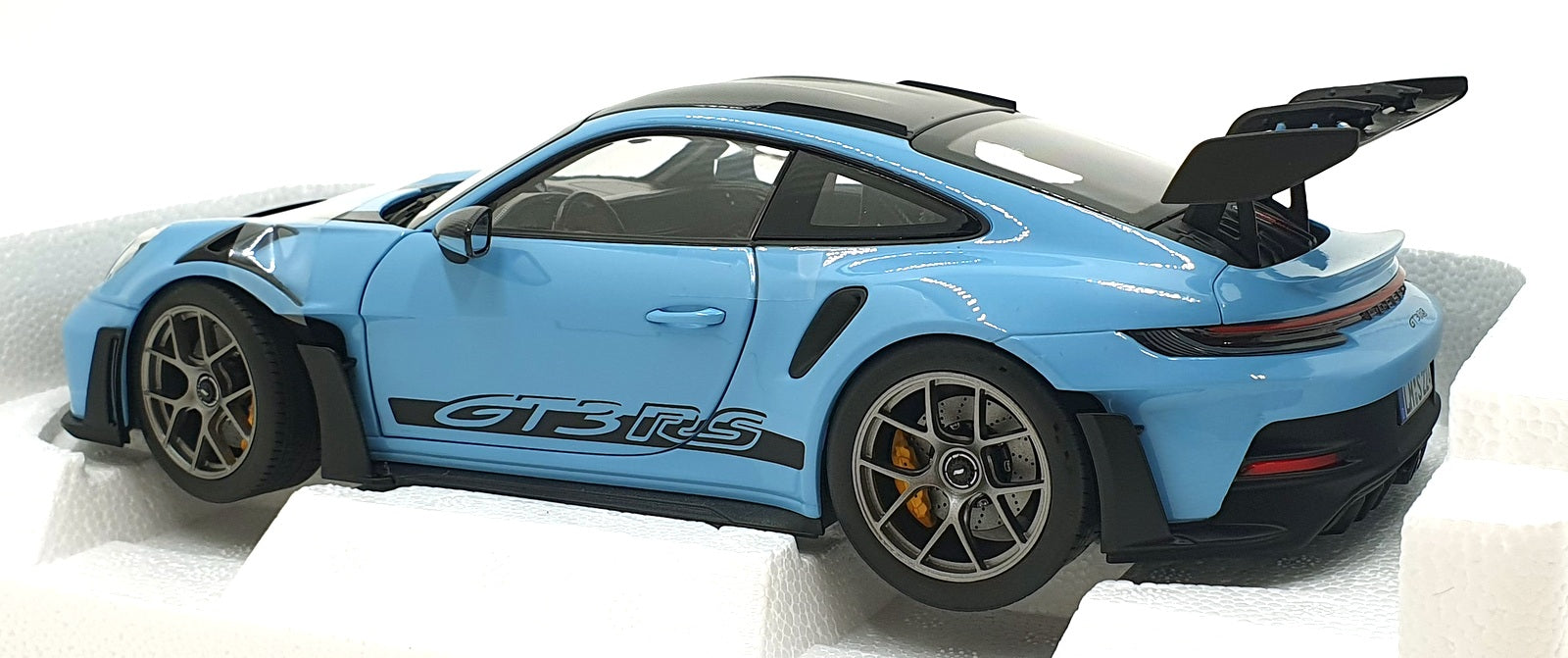 Norev 1/18 Scale Diecast 187367 - 2022 Porsche 911 GT3 RS Weissach Pack - Blue