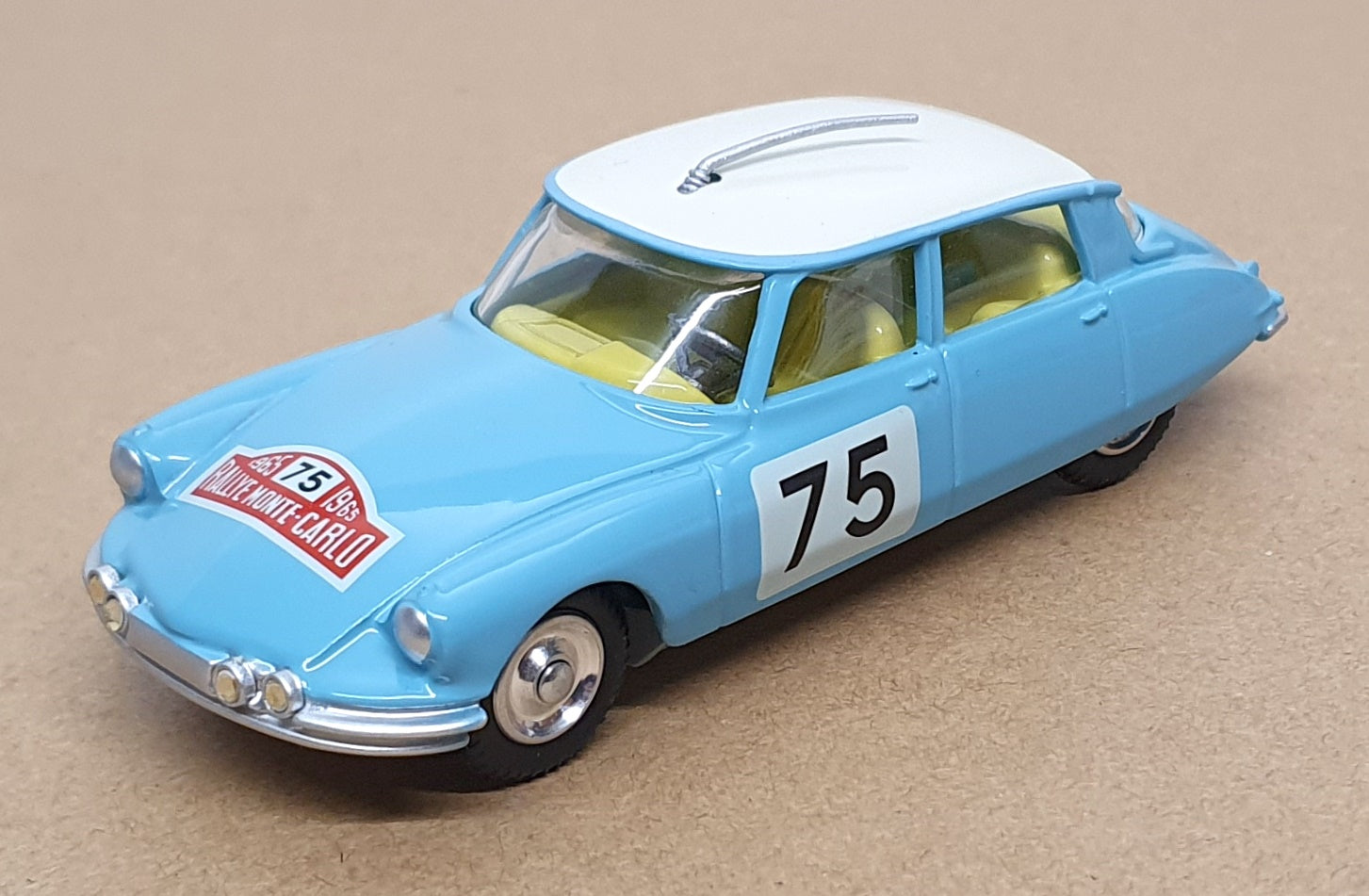Corgi Toys 323 Reissue CD54321021 - Citroen DS 19 #75 Monte Carlo 1965