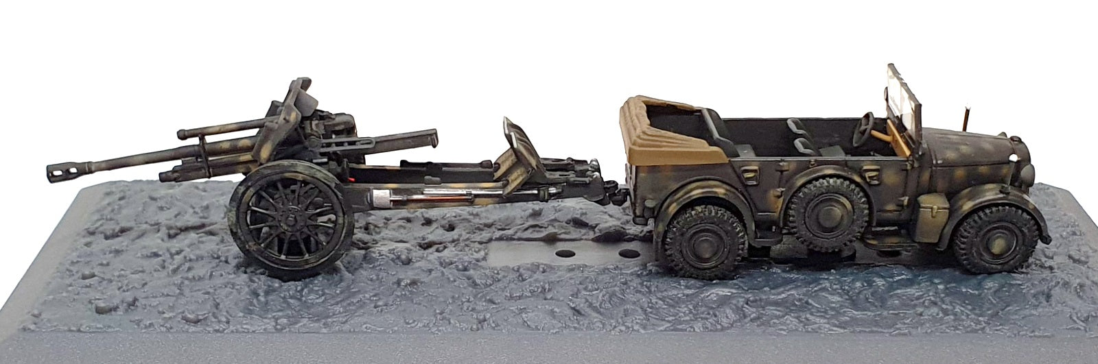 War Master 1/72 Scale TK0050 - Kfz 15 Horch + 10.5cm FH18m Germany '41