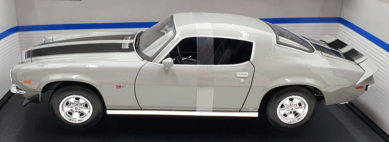 Maisto 1/18 Scale Diecast 31131 - 1971 Chervolet Camaro - Grey