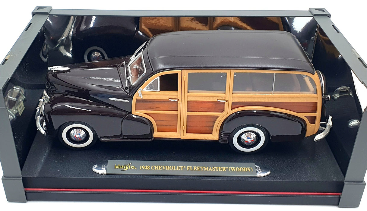 Maisto 1/18 Scale 36854 - 1948 Chevrolet Fleetmaster (Woody) Burgundy