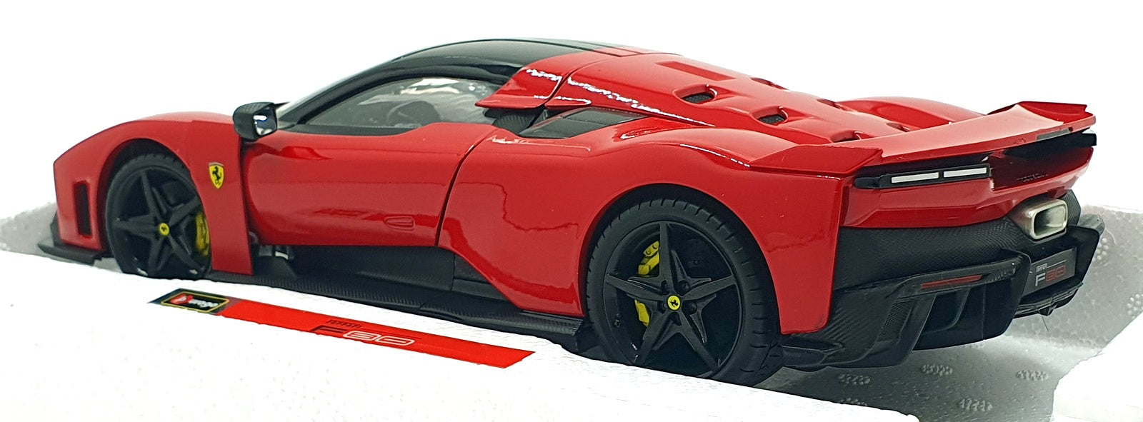 Burago 1/18 Scale Diecast 18-16917 - Ferrari F80 - Red
