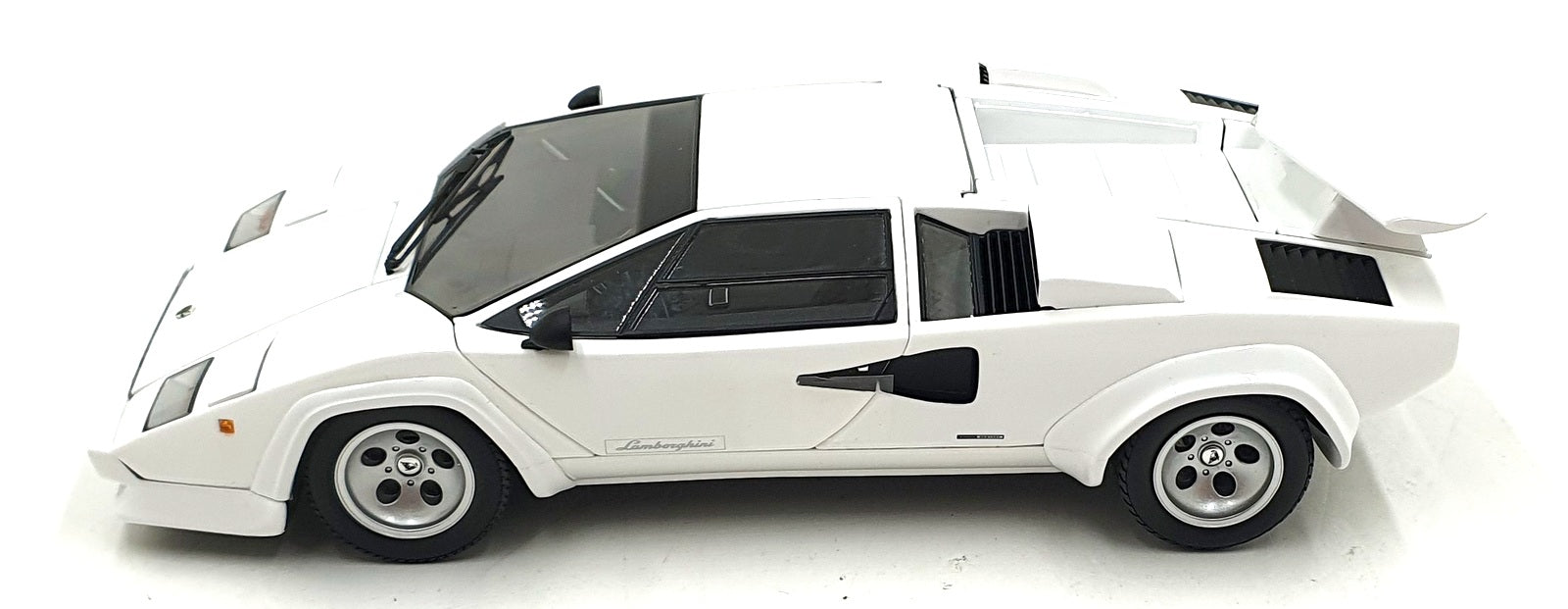 Kyosho 1/18 Scale Diecast KS08320WFL - Lamborghini Countach LP 400S - White