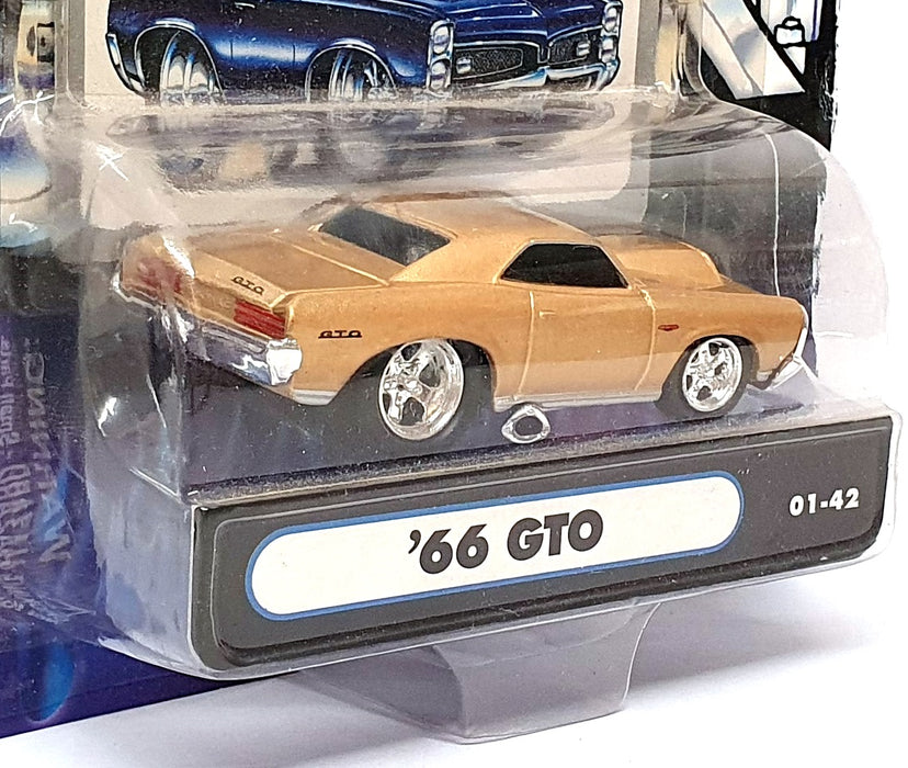 Muscle Machines 1/64 Scale 71151 01-42 - 1966 Pontiac GTO - Gold