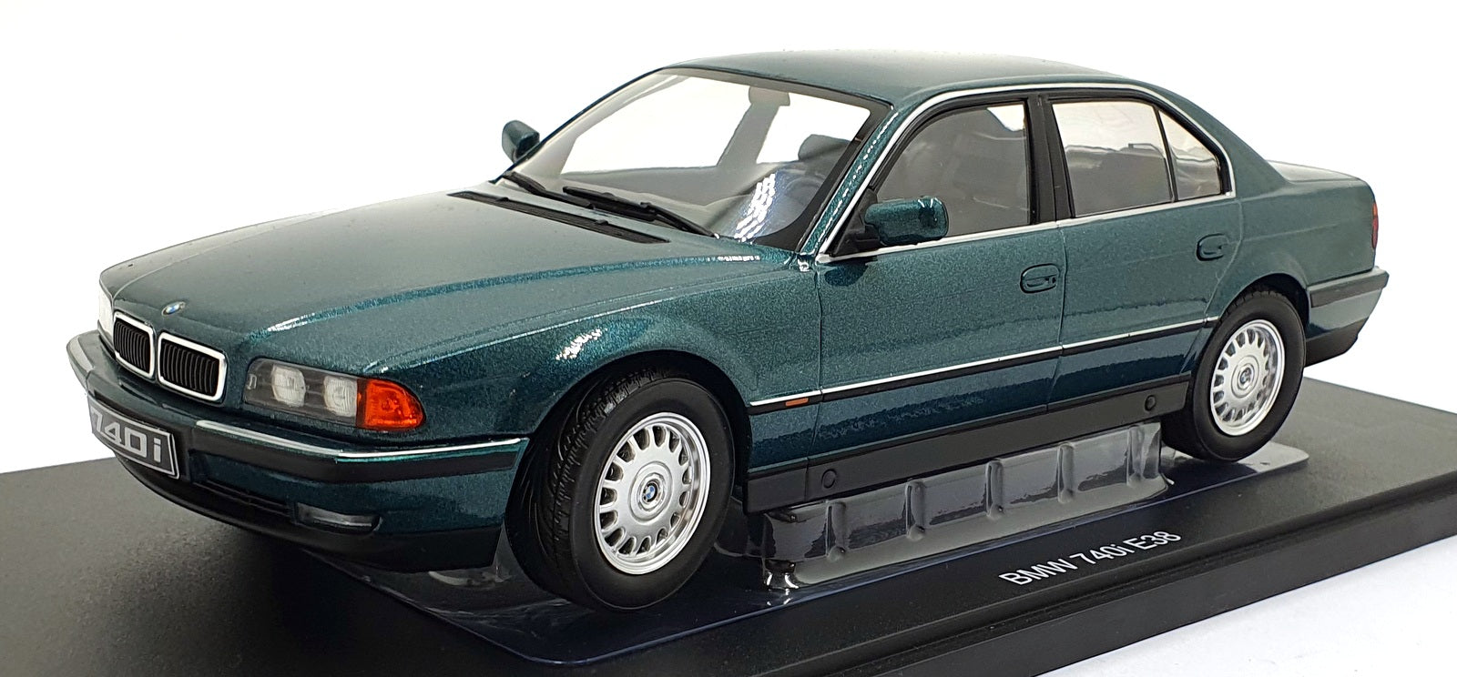KK Scale 1/18 Scale KKDC180368 - BMW 740i E38 - Met. Green