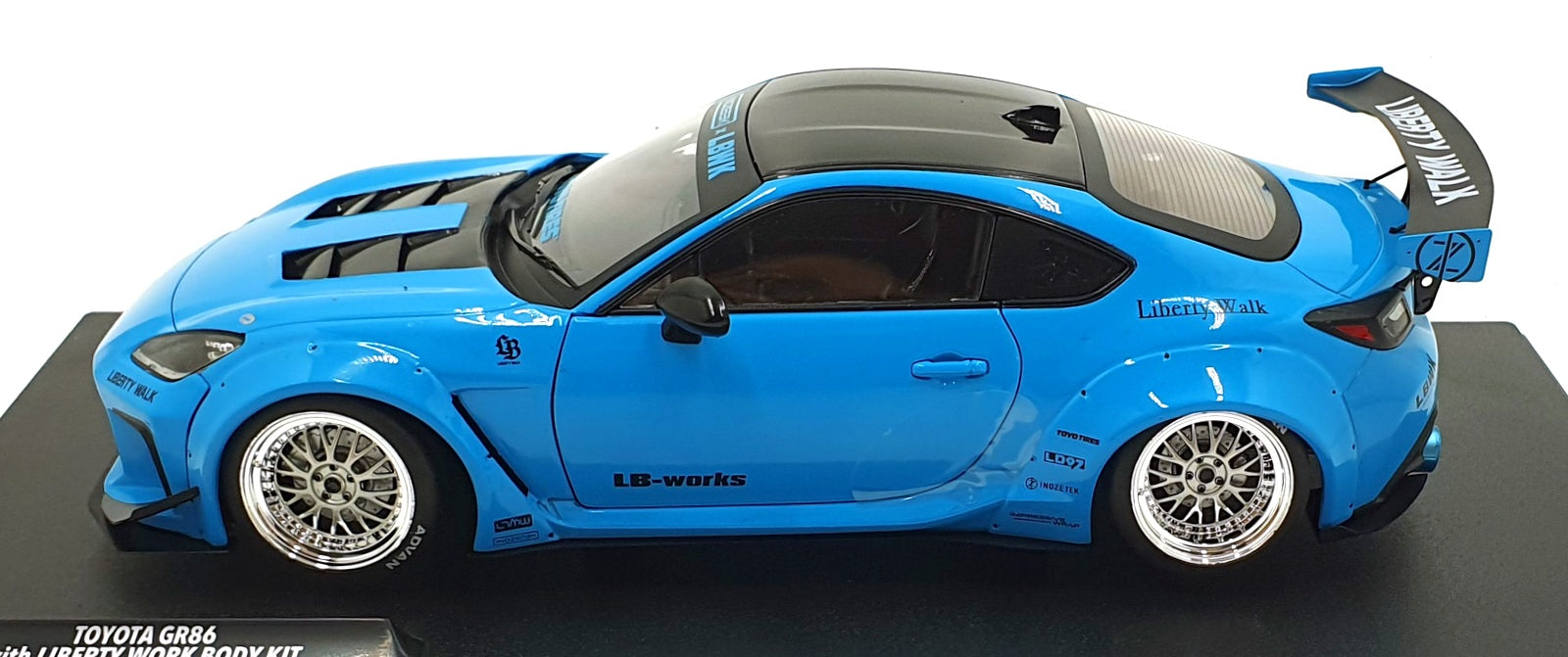 Solido 1/18 Scale Diecast S1813601 - 2024 Toyota GR86 w/LBW Kit - Baby Blue