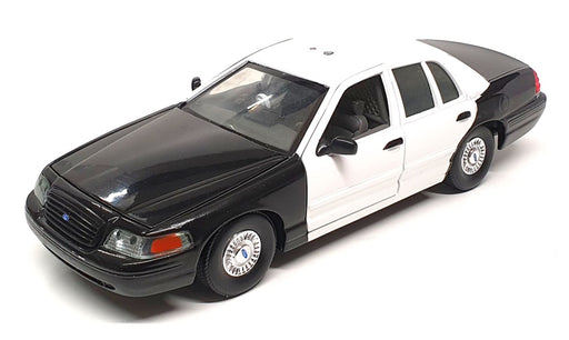 Classic Metal Works 1/24 Scale 15124H - Ford Crown Victoria Police - Black/White