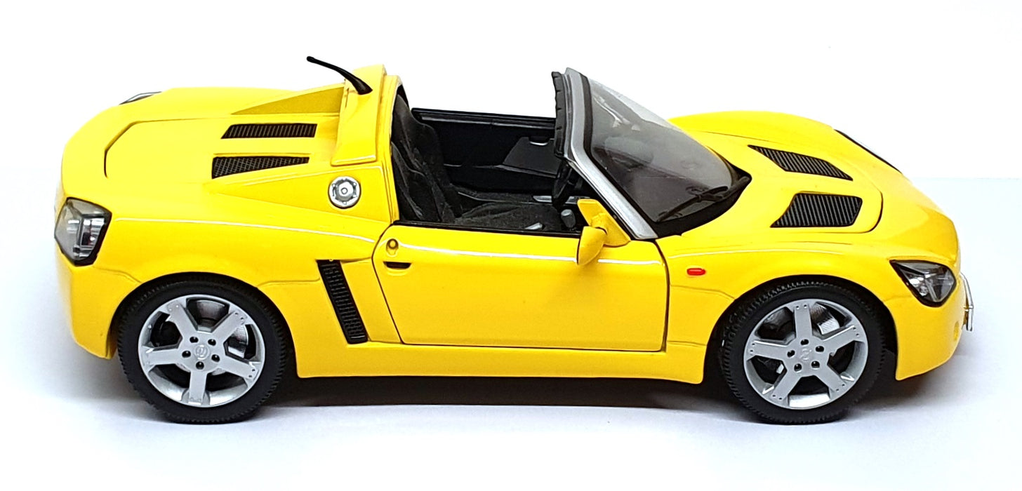 Maisto 1/18 Scale Diecast 26725C - Opel Speedster - Yellow