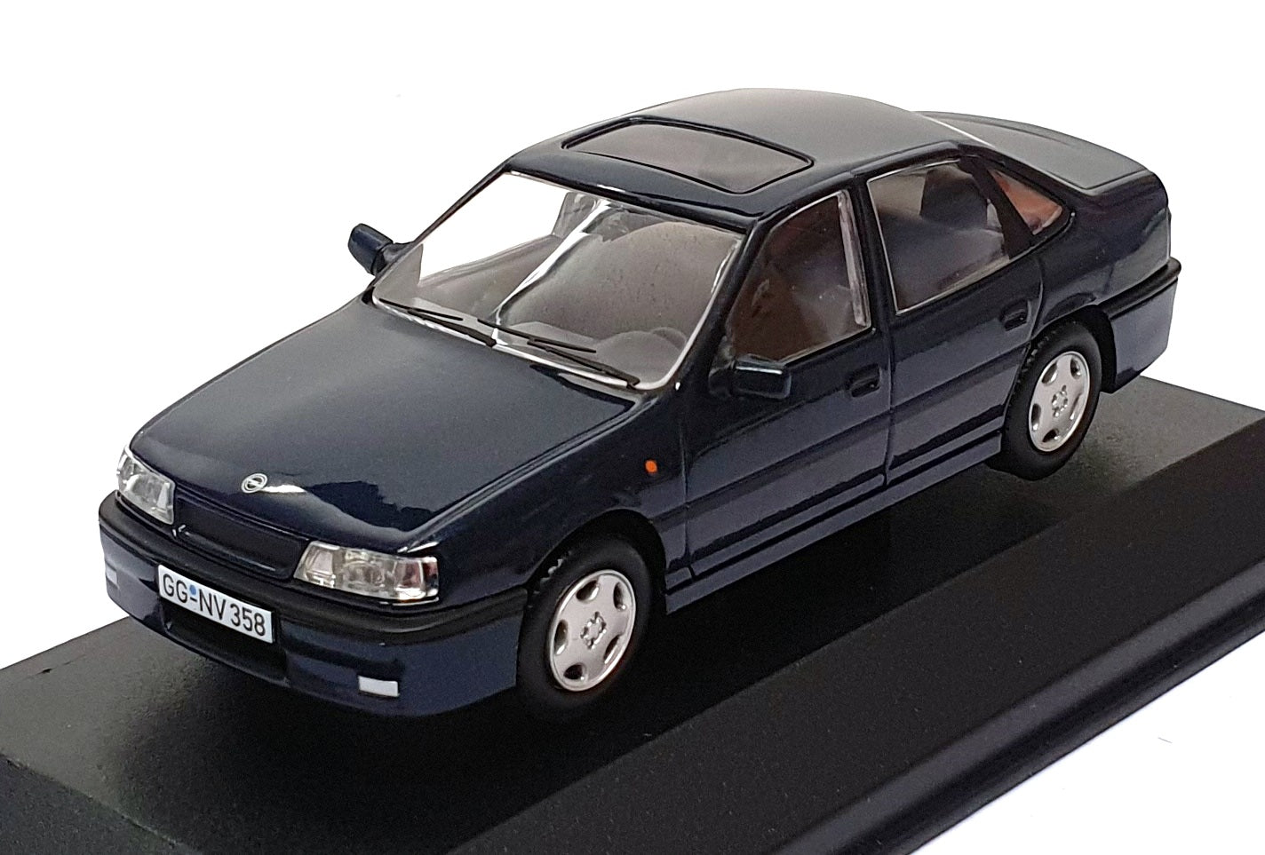 Vanguards 1/43 Scale VA13103B - Opel Vectra (A) 2000 16v - Baikal Blue
