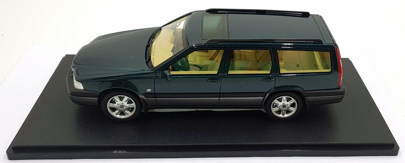Cult 1/18 Scale CML181-2 - 1996-99 Volvo V70 XC Cross Country - Met. Blue/Green