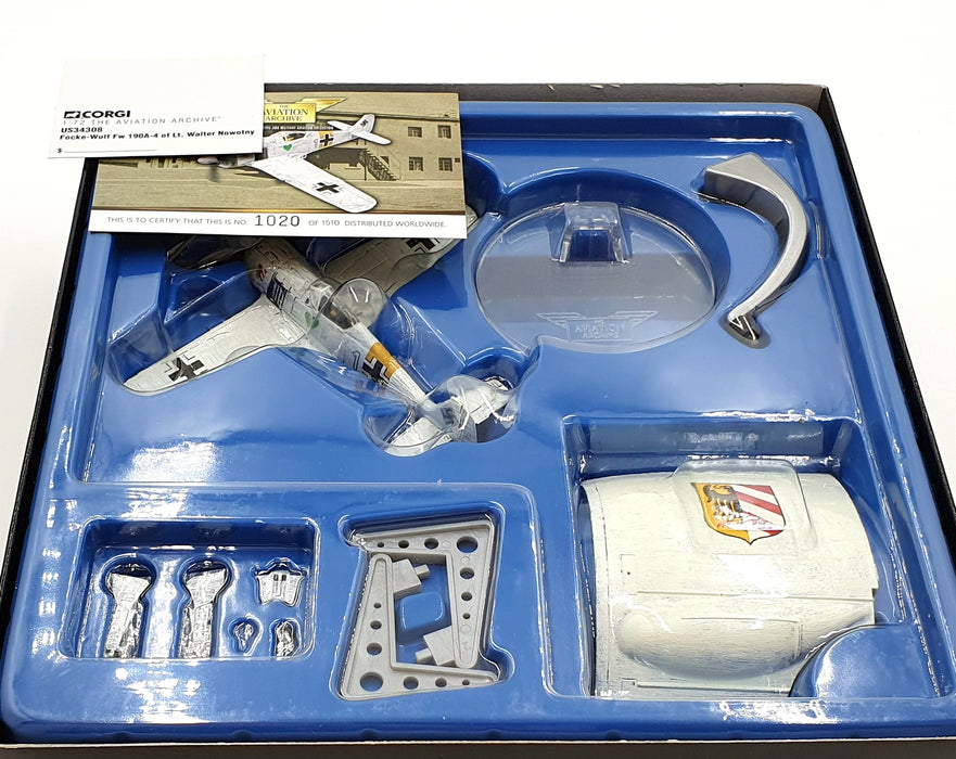 Corgi 1/72 Scale US34308 - Focke-Wulf Fw 190A-4 JG54 Krasnogvardeisk 1943