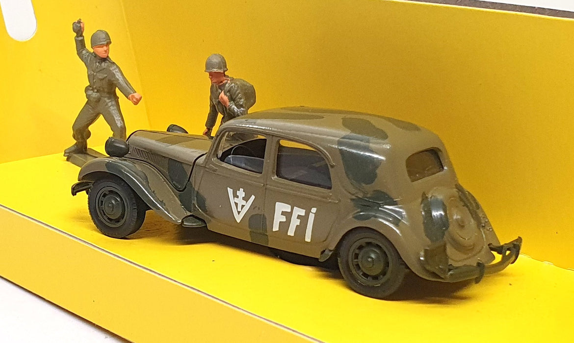 Solido 1/43 Scale 6035 - Citroen 15CV FFI Military Car + Figures - Camouflage