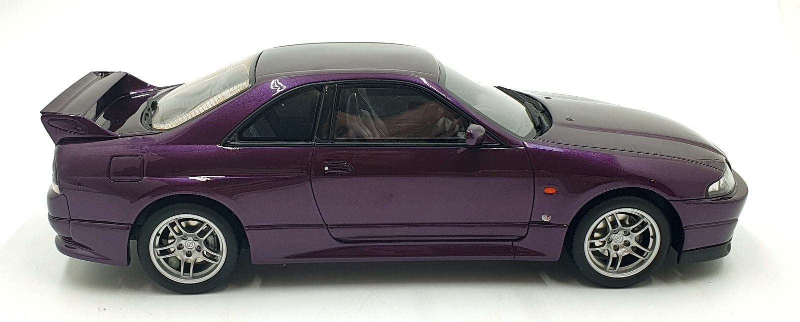Otto Models 1/18 Scale OT1138 - Nissan Skyline GTR R33 V-Spec Met. Purple