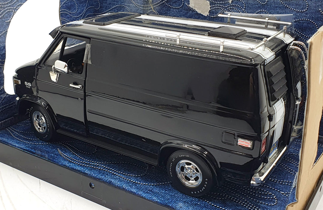 HIGHWAY 61 1/16 Scale 50173 - 1974 Chevrolet Custom Van - Black/White Stripes