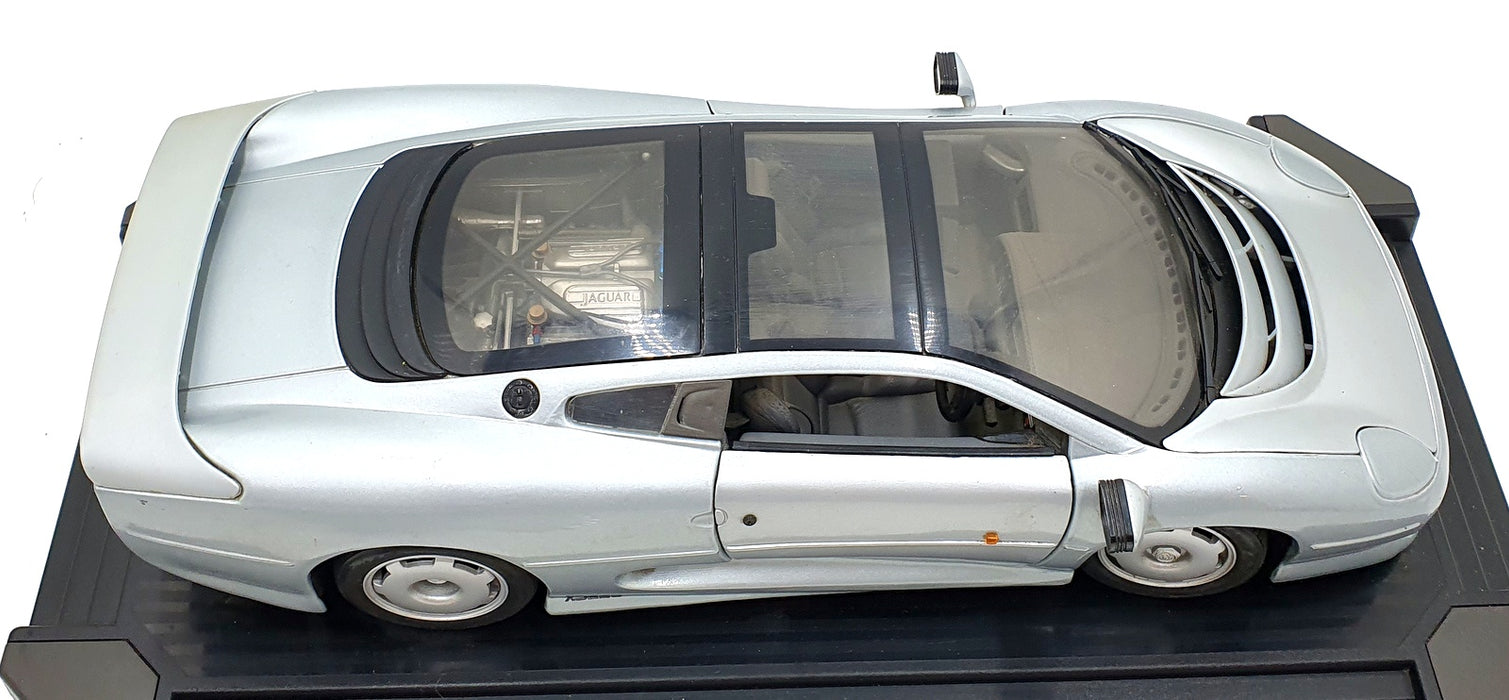 Maisto 1/12 Scale Diecast 33201 - 1992 Jaguar XJ220 - Silver On Plinth