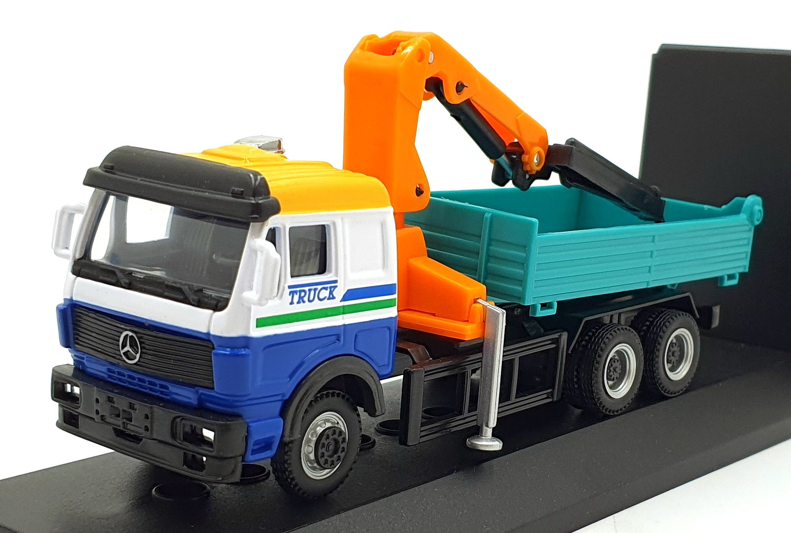 Cararama 1/60 Scale 100005E - Mercedes-Benz Construction Truck with Hook - Green