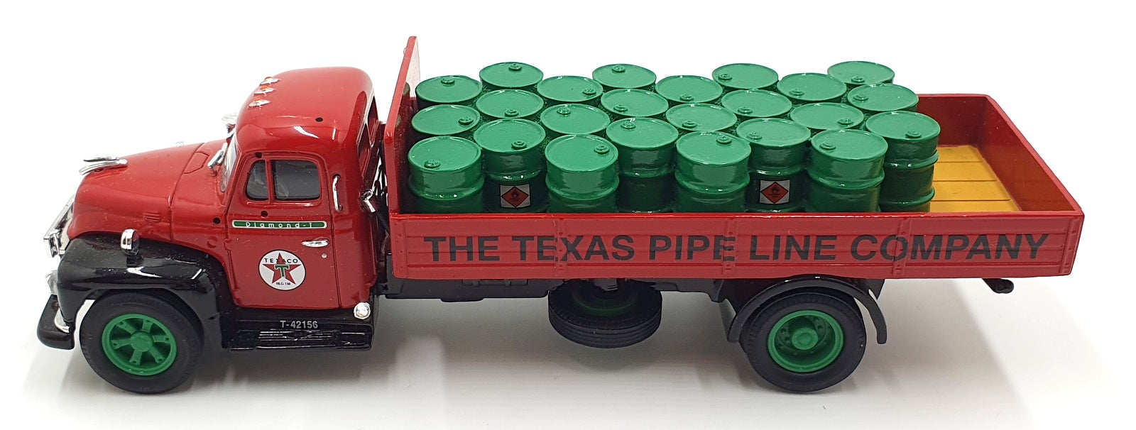 Corgi 1/50 Scale Diecast 52902 - Diamond T620 Dropside Truck With Oil Drums Red