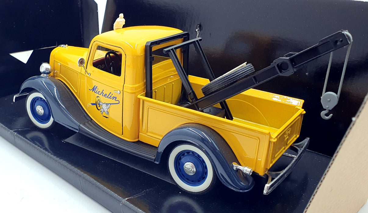 Solido 1/18 Scale Diecast 8037 - Ford Depanneuse Michelin Recovery Truck