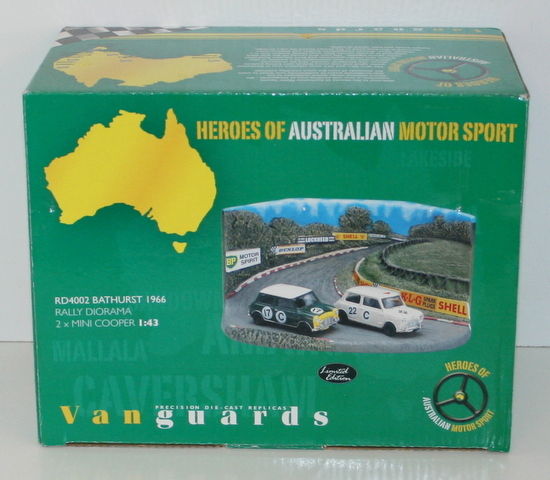 VANGUARDS 1/43 RD4002 BATHURST 1966 RALLY DIORAMA 2 X MINI COOOPER