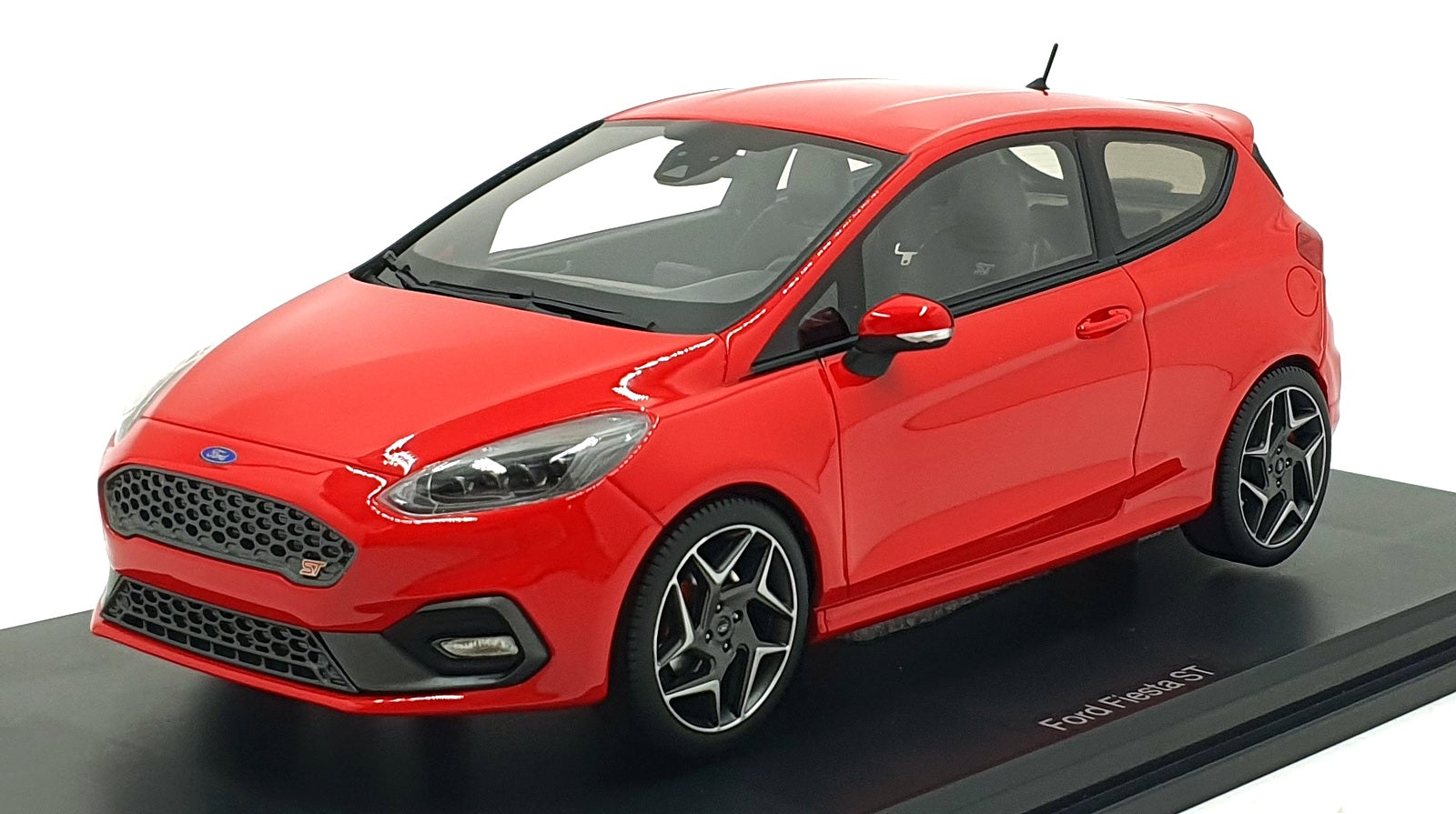 DNA Collectibles 1/18 Scale DNA000093 - Ford Fiesta ST - Red