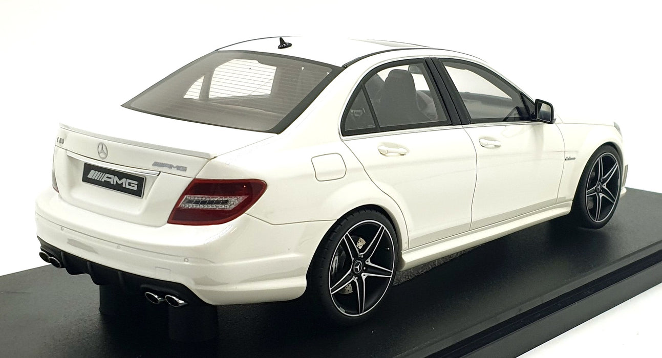 GT Spirit 1/18 Scale Resin GT928 - Mercedes-Benz C63 AMG - Diamond White
