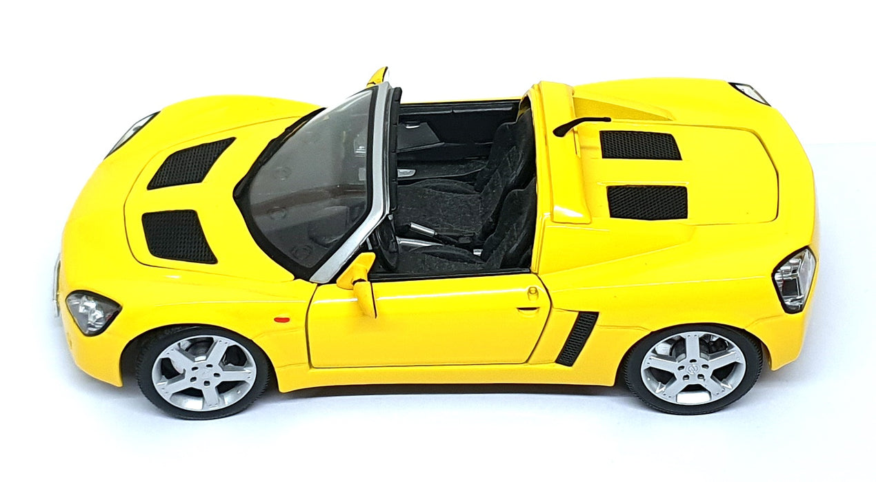 Maisto 1/18 Scale Diecast 26725C - Opel Speedster - Yellow