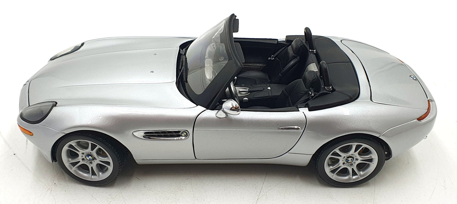 Kyosho 1/18 Scale 80 43 0 007 667 - BMW Z8 James Bond 007 TWINE - Silver