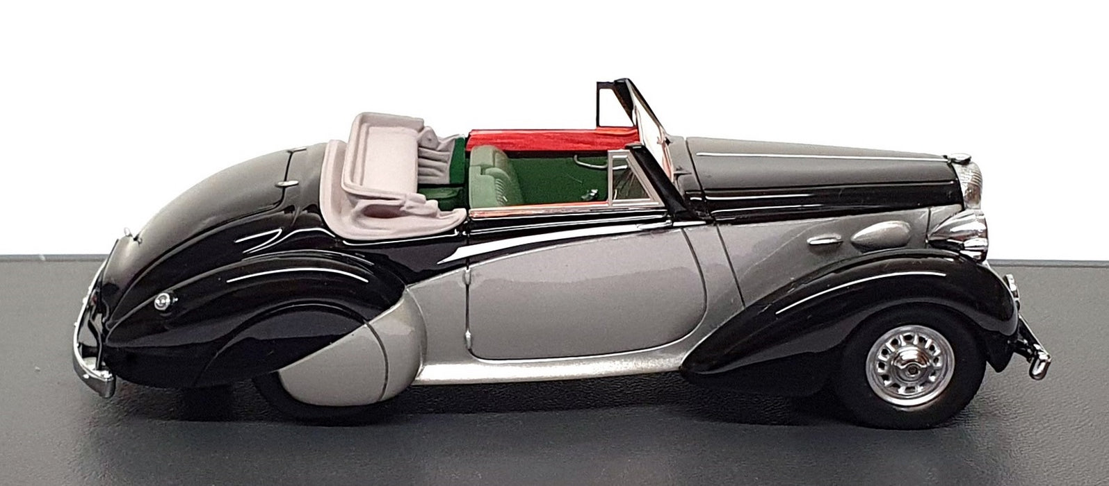 Matrix 1/43 Scale MX40402-031 - 1938 Daimler DB18 DHC Carlton - Black/Silver