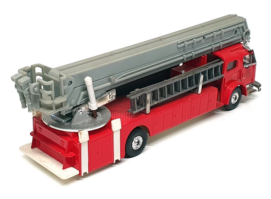 Model Power Playart 25523B - American LaFrance Fire Engine Baltimore - Red