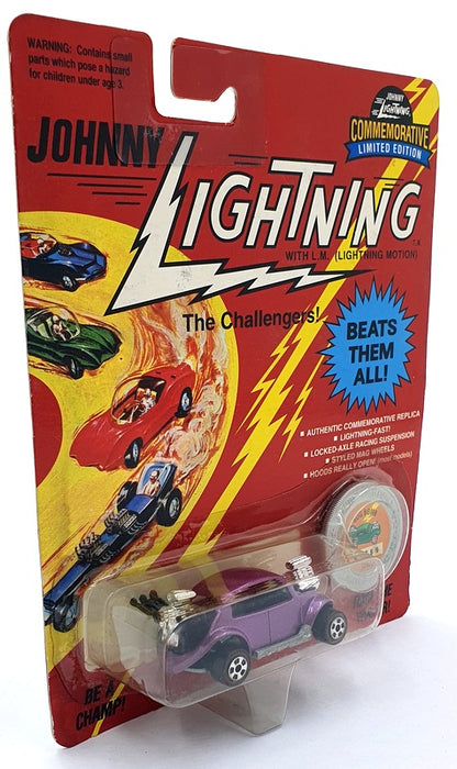 Johnny Lightning 1/64 Scale 100-130 - The Challengers VW Bug Bomb - Purple