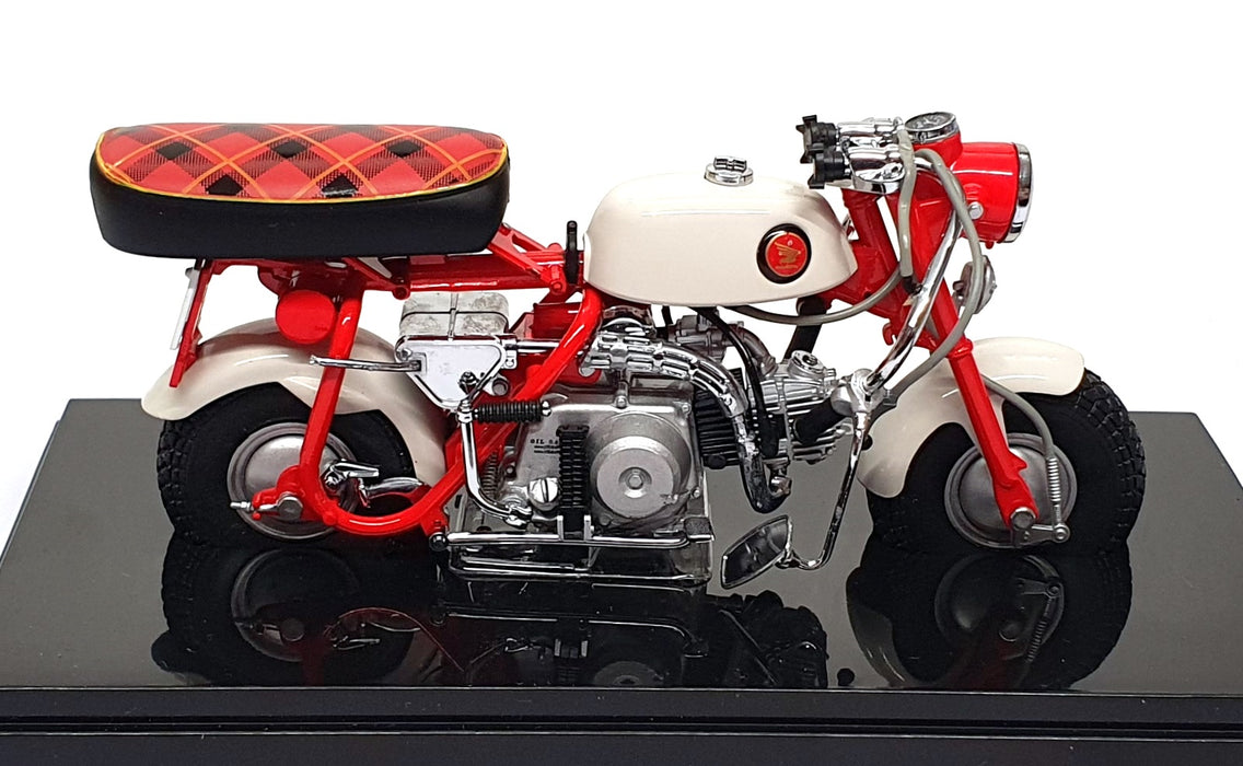 Ebbro 1/10 Scale 10002 - 1967 Honda Monkey Z50M Motorbike - Red