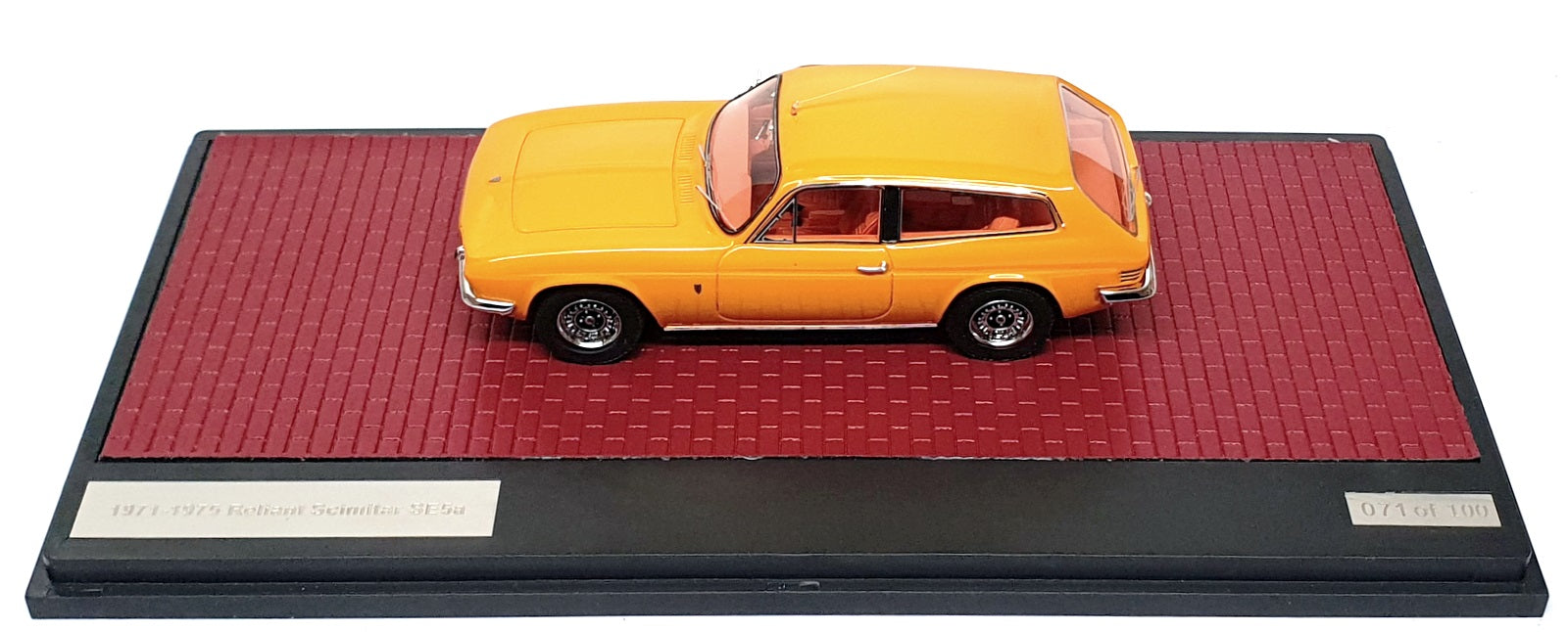 Matrix 1/43 Scale MX41702-023 - 1971-75 Reliant Scimitar SE5a - Yellow