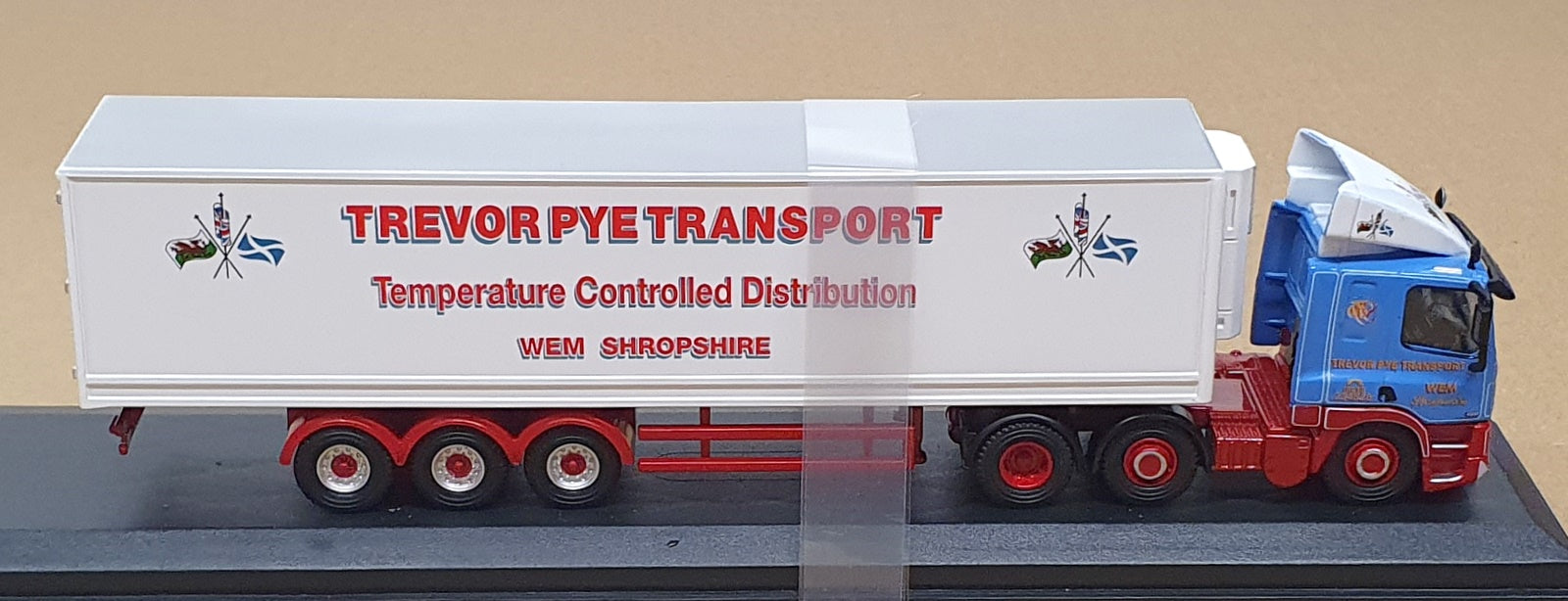 Oxford Diecast 1/76 Scale 76DAF004 - DAF 85 Short Fridge Trailer Trevor Pye